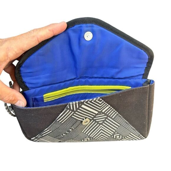 KAVU Mondo Spender Black Geometric Trifold Wallet Wristlet Unisex - Picture 3 of 3